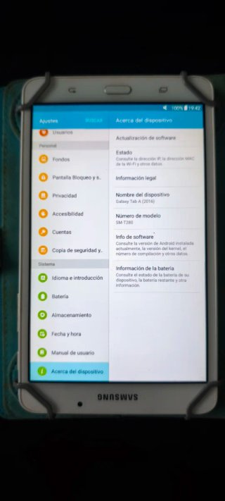Samsung Tab A 7.0 con funda azul