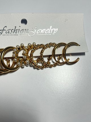 Set de 6 Pares de Pendientes Aro Dorados.
