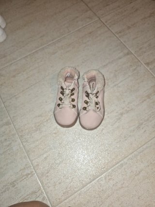 Botas de bebé rosas con pelo
