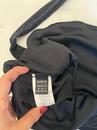 Top brillante negro de shein