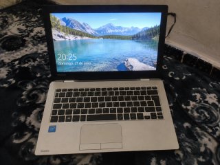 Toshiba Satellite Plata y Negro
