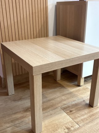 Mesa auxiliar cuadrada Ikea madera