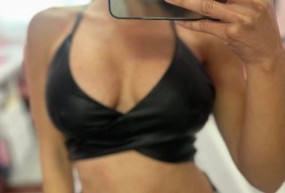 Crop top polipiel Bershka negro talla única