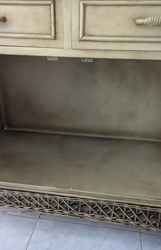 Tocador de mimbre y madera