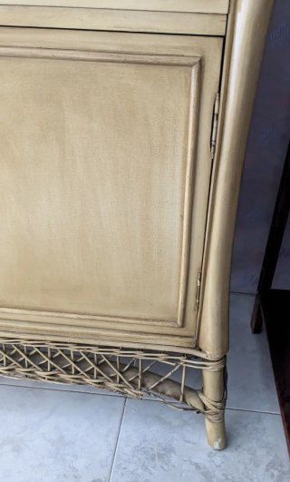 Tocador de mimbre y madera