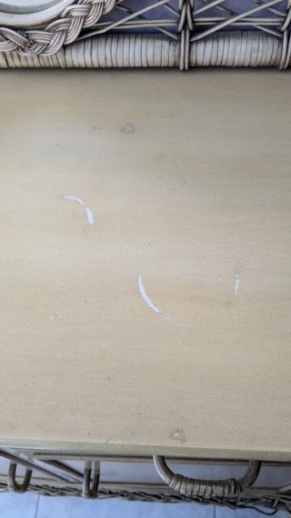 Tocador de mimbre y madera