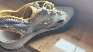 Sandalias The North Face grises y amarillas