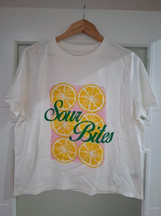 Camiseta Blanca con Estampado de Limones