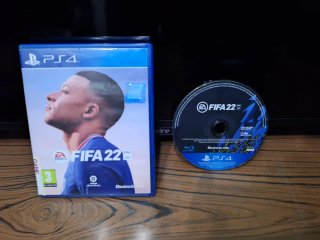 PS4 + 4 Controller + FIFA 22