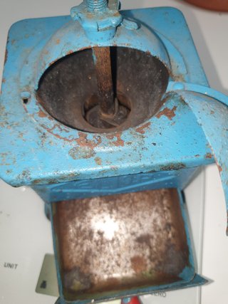 Molinillo de café antiguo azul