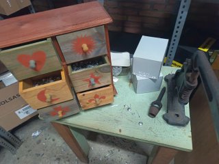 Máquina para forrar botones con fornituras y molde
