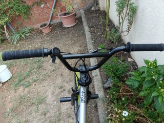Bicicleta BMX. Color Plata. Poco Uso.