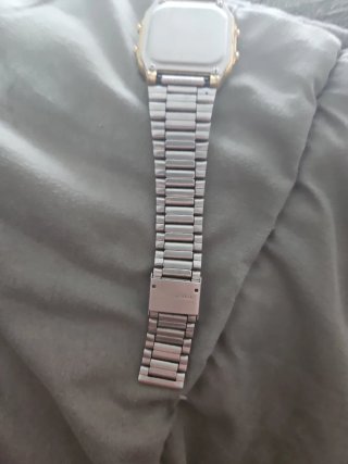 Reloj Casio Dorado y Plateado