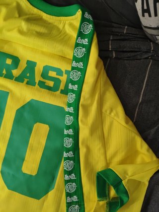 Camiseta Tenth Retro Amarilla y Verde