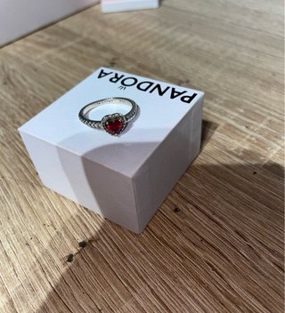 Anillo Pandora Corazón Rojo