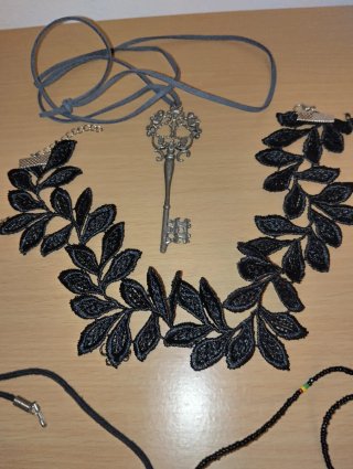 Set 4 collane girocollo con ciondoli