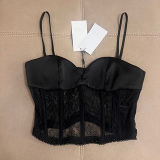 Corsé de encaje negro