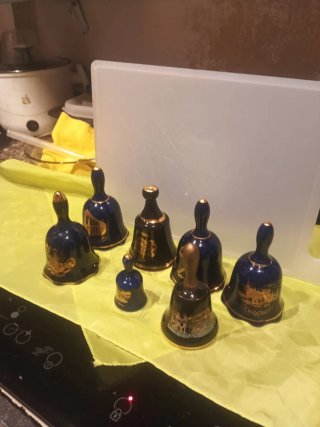 7 Campane in porcellana blu e oro da 20 a 15 euro