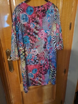 Precioso vestido playa/piscina estampado floral