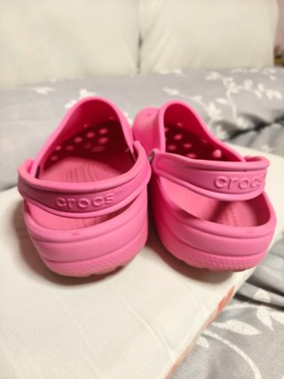 Crocs rosas talla 9/11