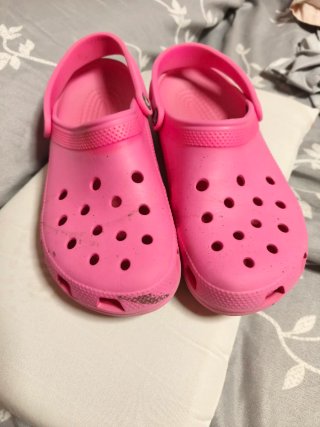 Crocs rosas talla 9/11