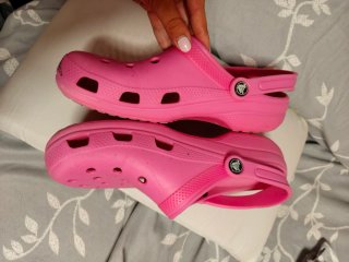 Crocs rosas talla 9/11