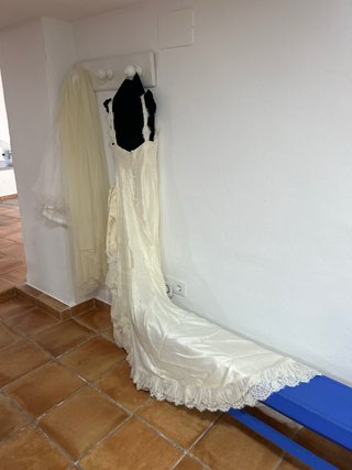 Traje de Novia Aníbal Laguna + Can Can y Velo