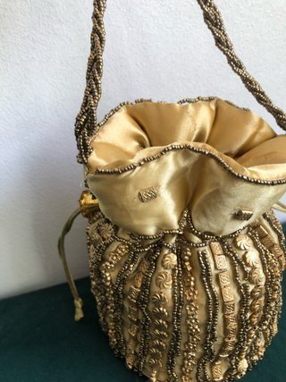 Bolso de fiesta con abalorios