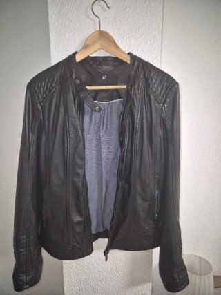 Chaqueta de cuero negra