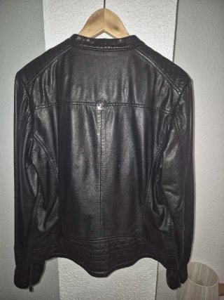 Chaqueta de cuero negra