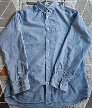 Camisa azul clara de H&M