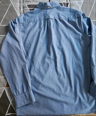Camisa azul clara de H&M