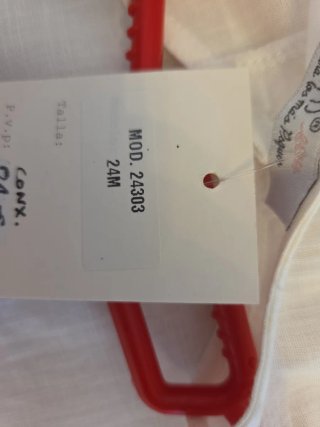 Camisa blanca niño con etiqueta