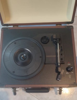 Tocadiscos Crosley Marrón y Beige