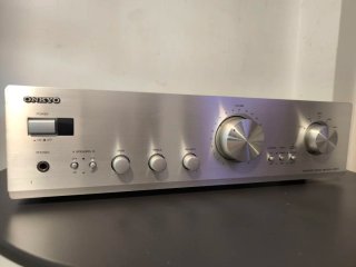 Amplificador Onkyo A-9211 Plata.