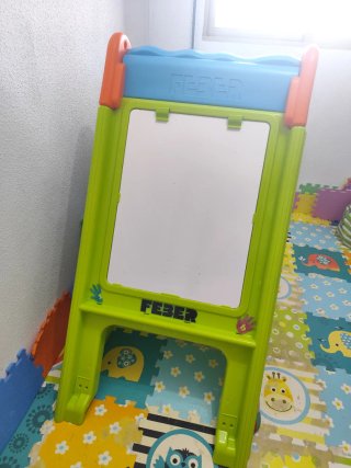 Caseta infantil Feber con escritorio