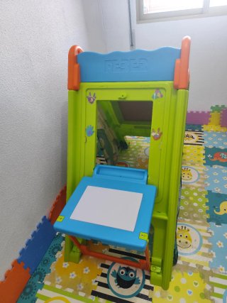 Caseta infantil Feber con escritorio