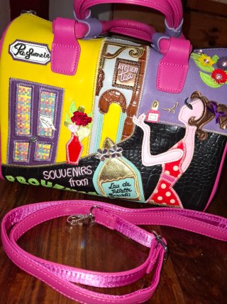 Bolso de mano con diseño