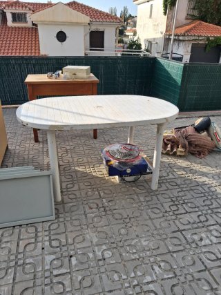 Mesa de jardín ovalada de plástico