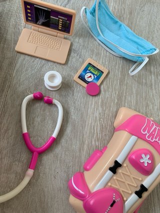Muñeca Nancy doctora por el mundo con accesorios