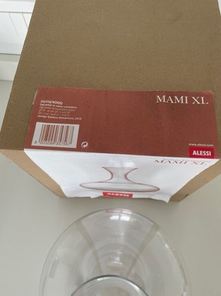 Caraffa vino Alessi Mami XL in vetro altezza 22cm