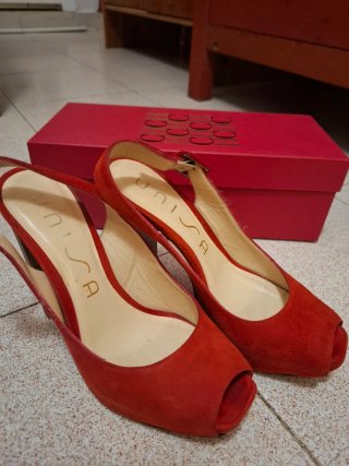 Zapatos de tacón UNISA rojos