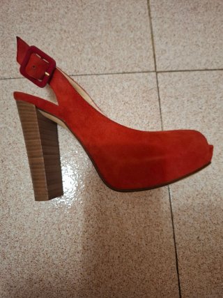 Zapatos de tacón UNISA rojos