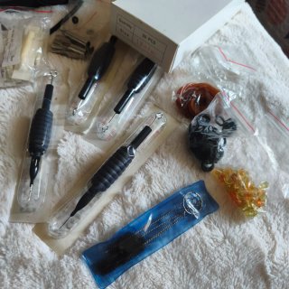 Kit completo de tatuaje con 4 máquinas y maletín