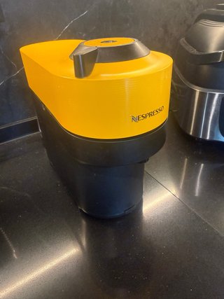 Cafetera Nespresso Amarilla Poco Uso