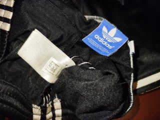 Pantalón Adidas Chile 62 efecto piel
