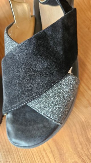 Sandalias Stonfly negras y plateadas