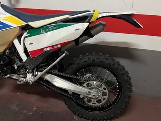 Husqvarna Enduro Moto Blanca y Amarilla