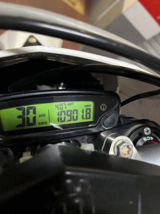 Husqvarna Enduro Moto Blanca y Amarilla