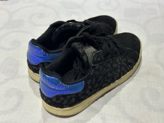 Scarpe nere e grigie con fantasia (28)